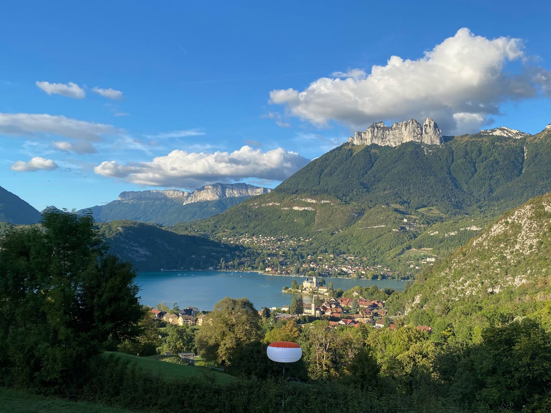 Le château de Duingt depuis le lac